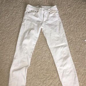 WHITE JEANS